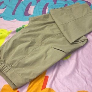 Lululemon khaki colour crop pant size 12